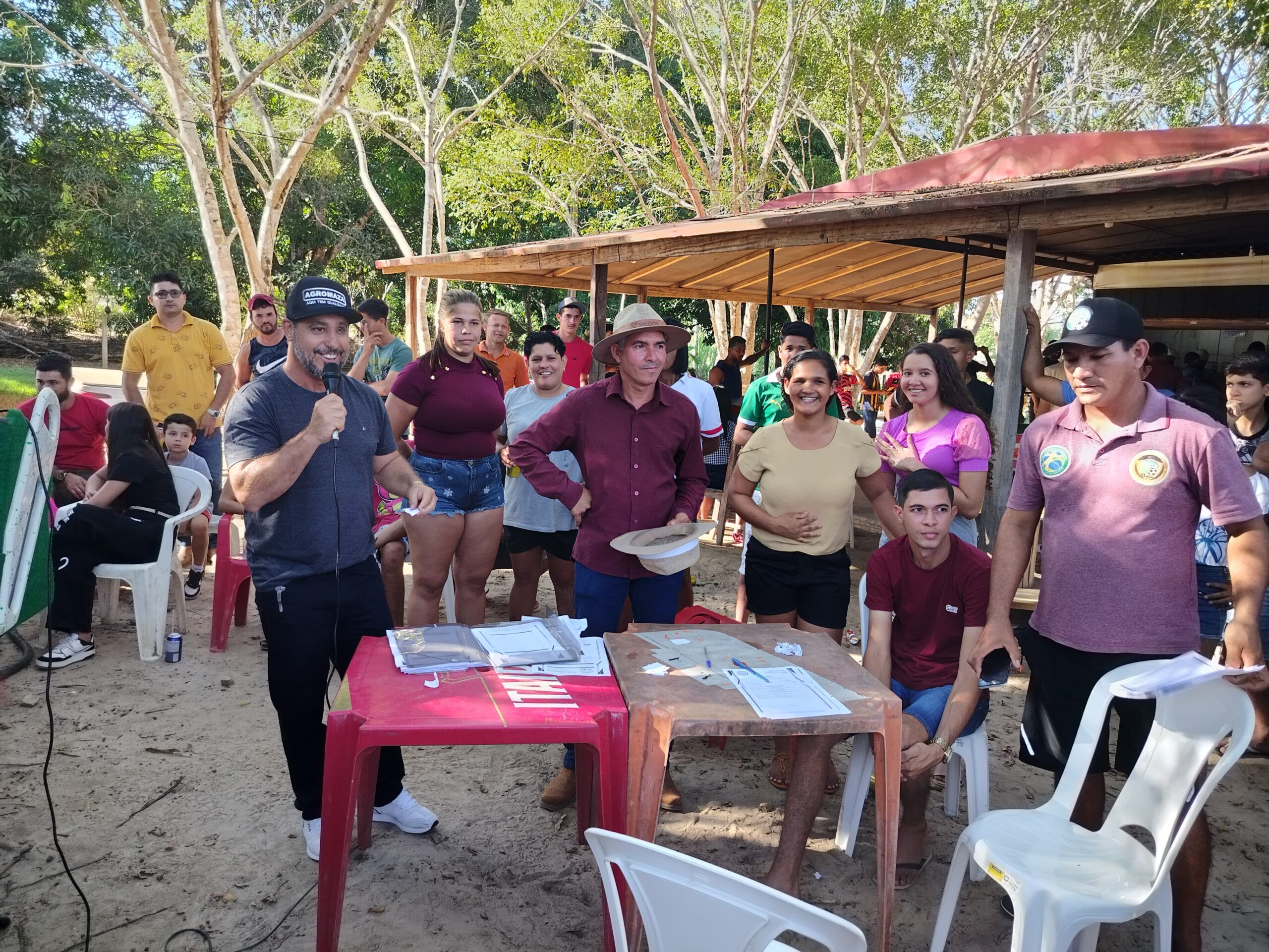 Deputado Jean Oliveira incentiva Futebol Society em Ji-Paraná com entrega de Kits Esportivos