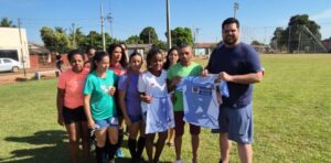 www.deixaeutefalar.com.br Deputado Jean Oliveira fortalece esporte local com distribuição de kits em Espigão d’Oeste e Pimenta Bueno