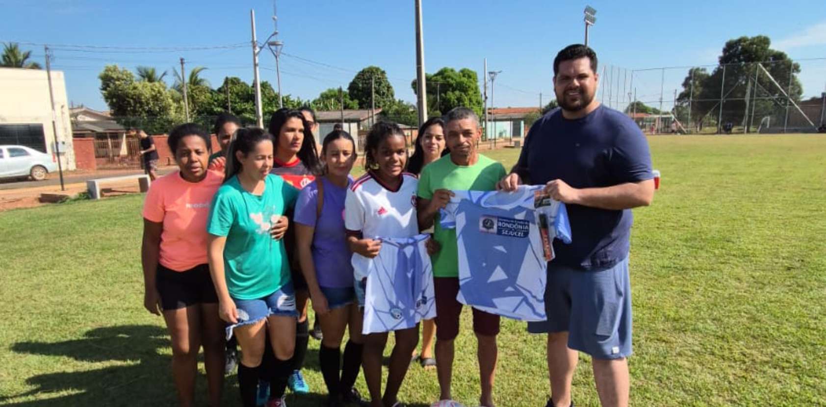 Deputado Jean Oliveira fortalece esporte local com distribuição de kits em Espigão d’Oeste e Pimenta Bueno
