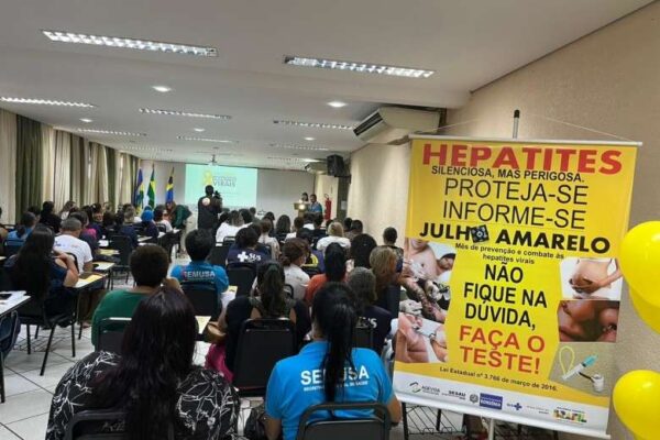 Ações de conscientização contra a hepatite e combate à desinformação são executadas pelo Município