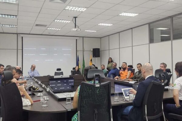 Prefeitura de Porto Velho se reúne com gestores e especialistas para planejar ações de enfrentamento da crise hídrica pela seca do rio Madeira