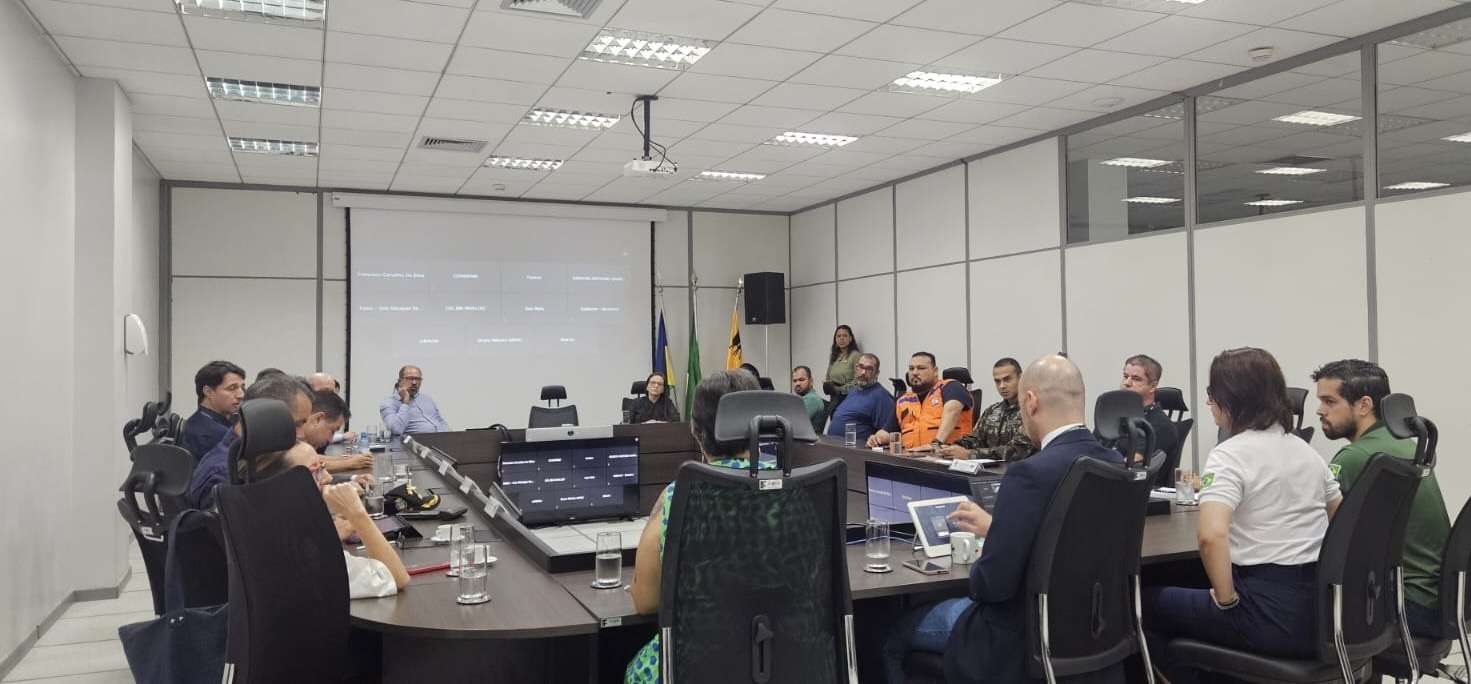 Prefeitura de Porto Velho se reúne com gestores e especialistas para planejar ações de enfrentamento da crise hídrica pela seca do rio Madeira