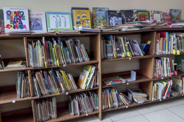 Bibliotecas municipais disponibilizam espaços apropriados e farta literatura infantil para as crianças nas férias escolares