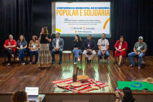 O evento acontece nesta quarta-feira (31) até as 18h no Teatro Banzeiros