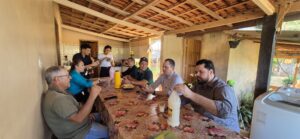 www.deixaeutefalar.com.br Deputado Jean Oliveira e Vice-Governador Sérgio Gonçalves Visitam Agroindústria de Iogurte da Família Eggert em Alta Floresta