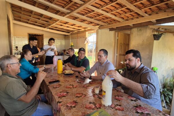 Deputado Jean Oliveira e Vice-Governador Sérgio Gonçalves Visitam Agroindústria de Iogurte da Família Eggert em Alta Floresta