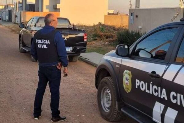 Polícia Civil cumpre mandado contra homem acusado de expor a ex