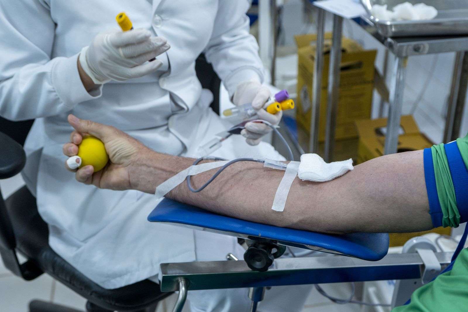 Servidores participam de campanha de doação de sangue