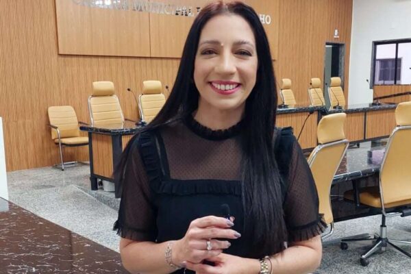 Avante sofre baixa com a desistência de Renata Camurça