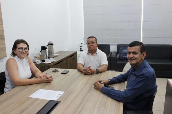 Visita do presidente do Cofen ao Coren- RO reforça compromisso