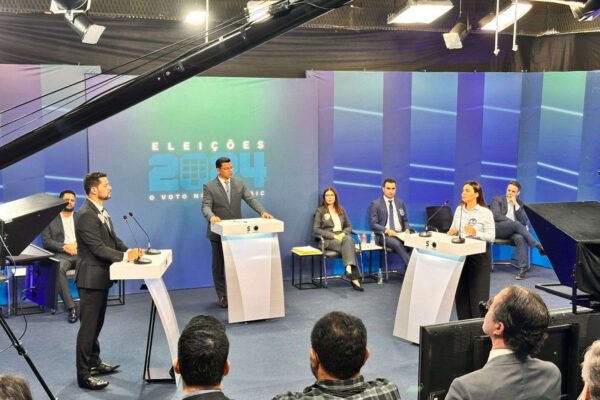 Mariana Carvalho foca em propostas, mantém equilíbrio e vence debate