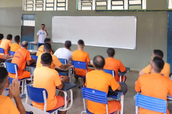 Aprovação de projeto pela Alero garante recursos para capacitação de presos.
