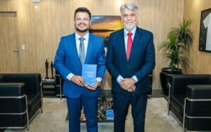 www.deixaeutefalar.com.br Deputado Marcelo Cruz enaltece segurança jurídica em encontro na Alero