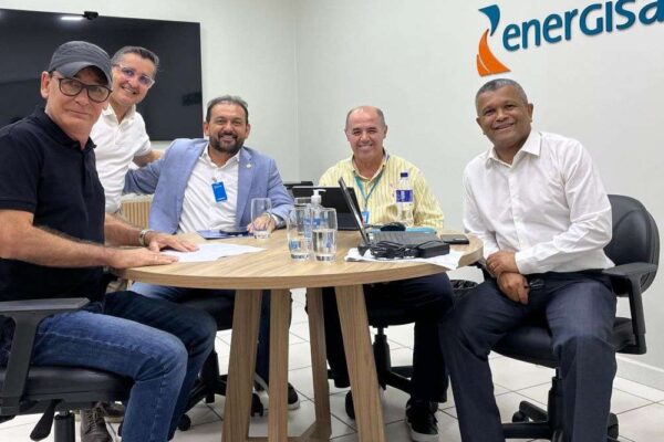 Laerte Gomes se encontra com a diretoria da Energisa para discutir a iluminação de um trecho da BR-364 em Ouro Preto do Oeste