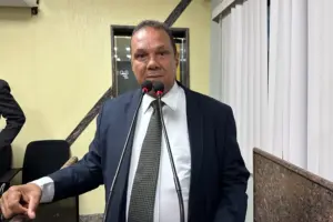 Vereador Jurandir Bengala é multado em R$ 160 mil por espalhar santinhos nas ruas