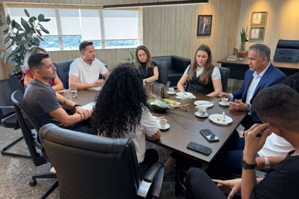 Equipe do IFRO busca apoio para soluções de mobilidade em visita ao gabinete do deputado Alex Redano