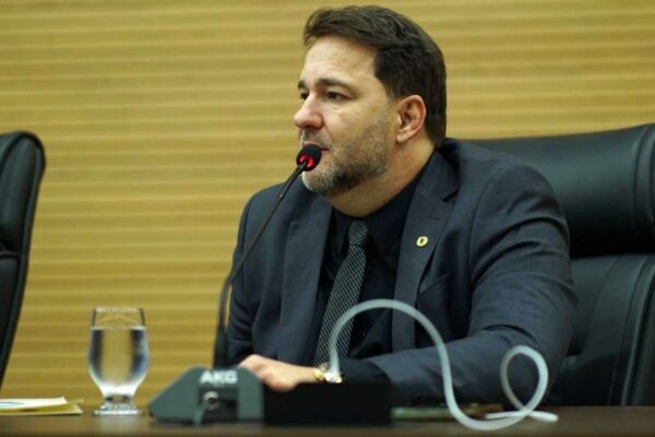 Deputado Alex Redano destaca importância de campanhas educativas para a proteção das mulheres em Rondônia