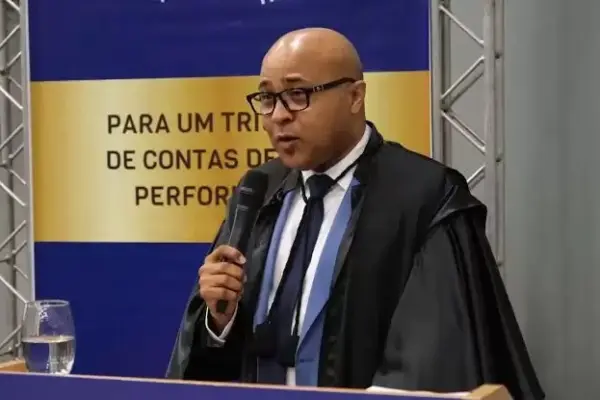 Presidente do TCE-RO anuncia abono de R$ 10 mil para servidores