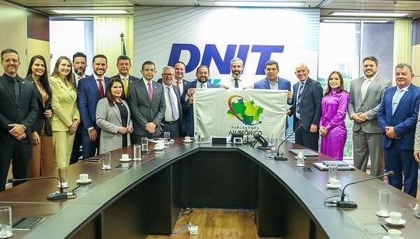 Presidente do Parlamento Amazônico realiza reunião com diretoria do DNIT em Brasília