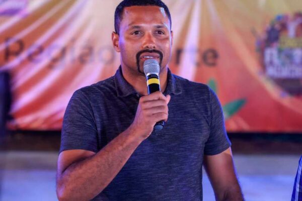 Secretário é afastado após operação policial; governador nomeia substituto