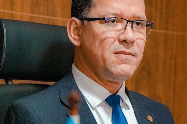 Colunista Herbert Lins da uma surra de pai no governador Marcos Rocha