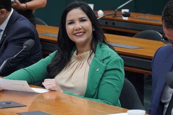 Após suposta traição do marido, Cristiane Lopes se divorcia, mas agora começa a ser difamada