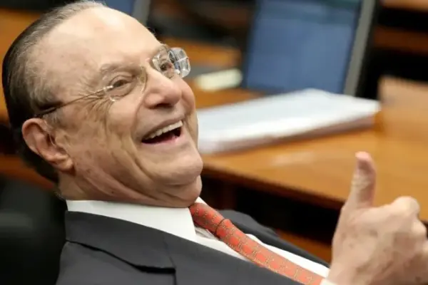 Justiça penhora 19 imóveis de Paulo Maluf para quitar dívida de R$ 417 milhões