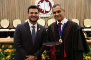 www.deixaeutefalar.com.br Deputado Marcelo Cruz prestigia posse do novo Procurador-Geral de Justiça de Rondônia
