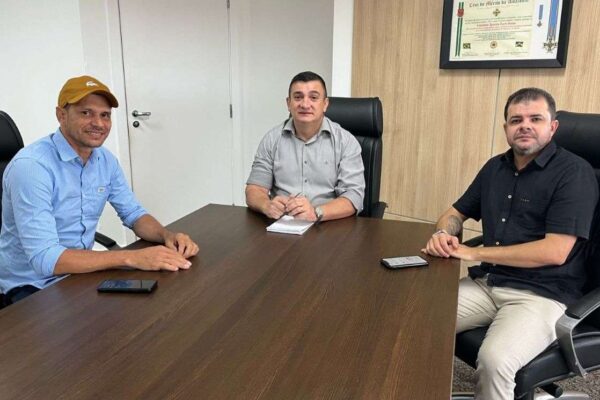 Vereador de Theobroma visita gabinete do deputado Laerte Gomes