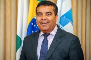 Candeias do Jamari: Adolescentes são transportadas debaixo d’água na LP21
