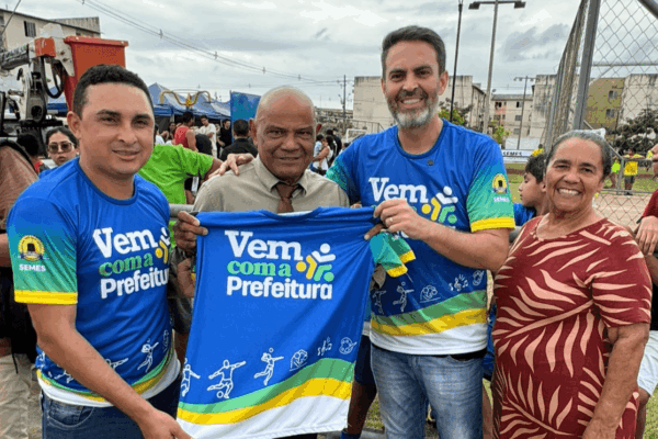 Pastor Evanildo participa do projeto “Vem com a Prefeitura” no Residencial Morar Melhor
