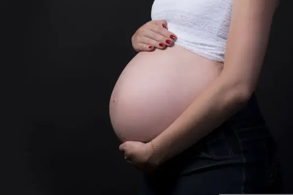 Gestante com contrato temporário ou cargo em comissão faz jus a licença-maternidade e estabilidade, diz MPF