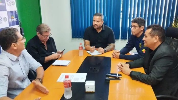 Reunião discute melhorias e regulamentação do transporte escolar em Rondônia
