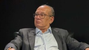 www.deixaeutefalar.com.br STF retoma julgamento e forma maioria para ampliar Foro Privilegiado de Políticos