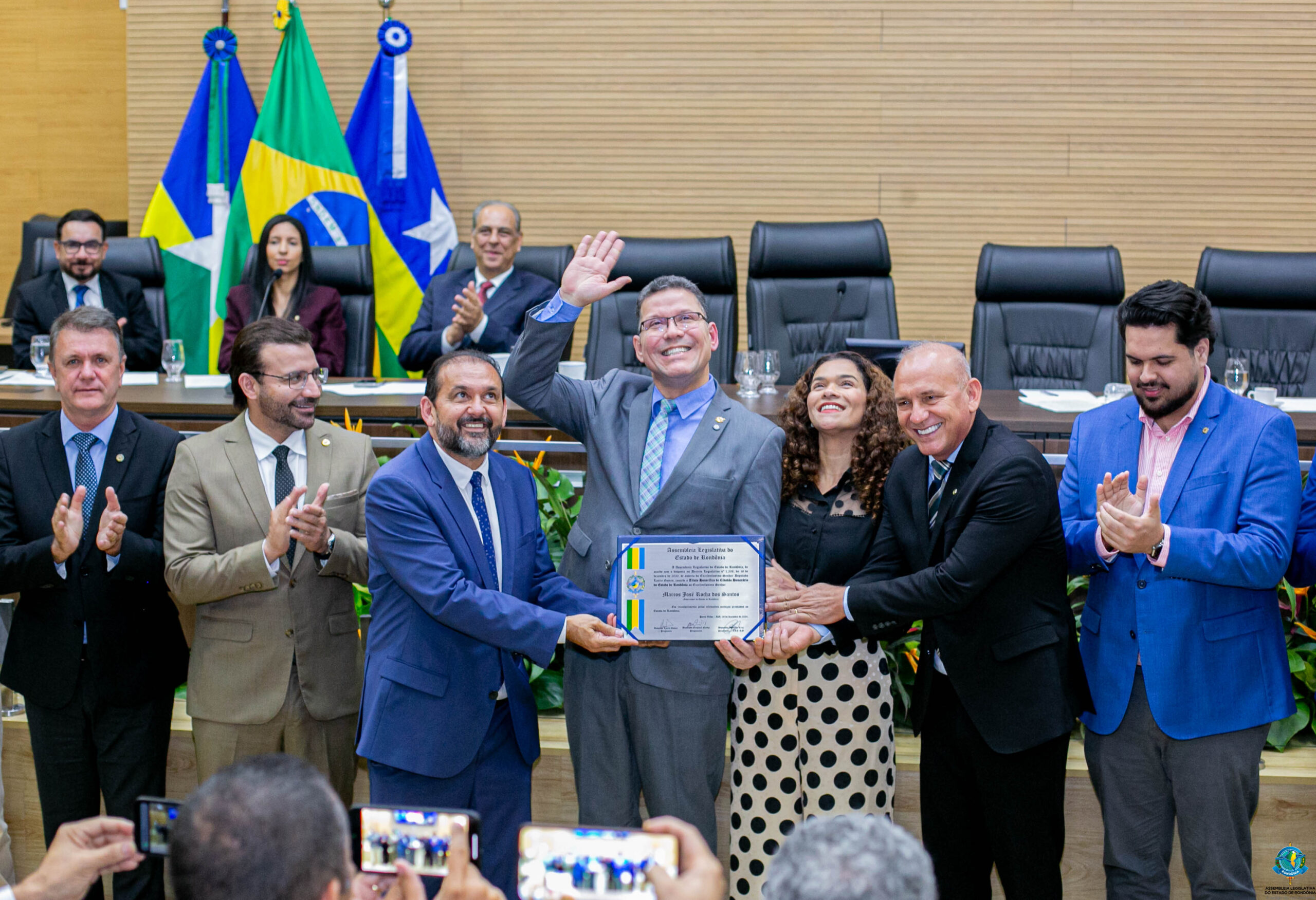 Marcos Rocha recebe título de Cidadão Rondoniense das mãos dos deputados Laerte Gomes e Ezequiel Neiva