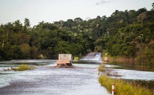 www.deixaeutefalar.com.br Rio Madeira continua subindo e comunidades ribeirinhas entram em alerta