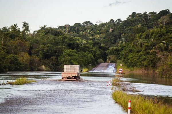 Rio Madeira continua subindo e comunidades ribeirinhas entram em alerta