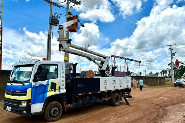 EMDUR vai gastar R$ 2,6 milhões com luminárias solares em Porto Velho