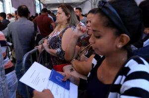 www.deixaeutefalar.com.br Mulher ainda ganha bem menos que homem no Brasil: diferença chega a 20,9%