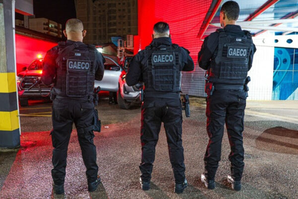 Operação Rescaldo mira grupo responsável por incendiar ônibus escolares em Rondônia