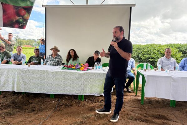 Laerte Gomes participa de encontro de cafeicultores em evento sobre tecnologia e sustentabilidade em Ouro Preto do Oeste