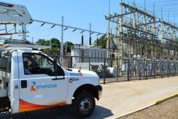 Bairro Costa e Silva segue sem energia há horas e morador teme pela vida da mãe de 80 anos que depende de respirador