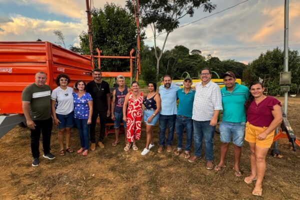 Laerte Gomes faz entregas de implementos agrícolas em associações de Machadinho D’Oeste