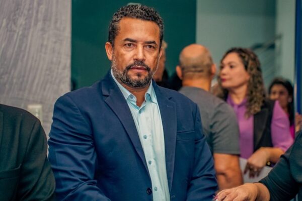 TCE-RO pune ex-prefeito de Ji-Paraná por ilegalidade em contrato público