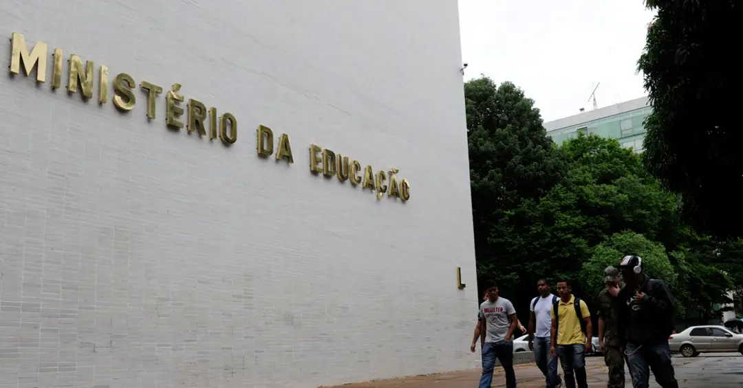 MEC proíbe oferta de curso de Direito totalmente a distância
