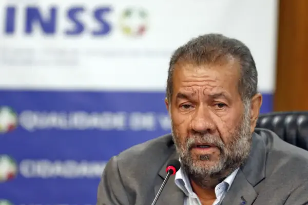 Carlos Luppi pede demissão do cargo de ministro da Previdência Social