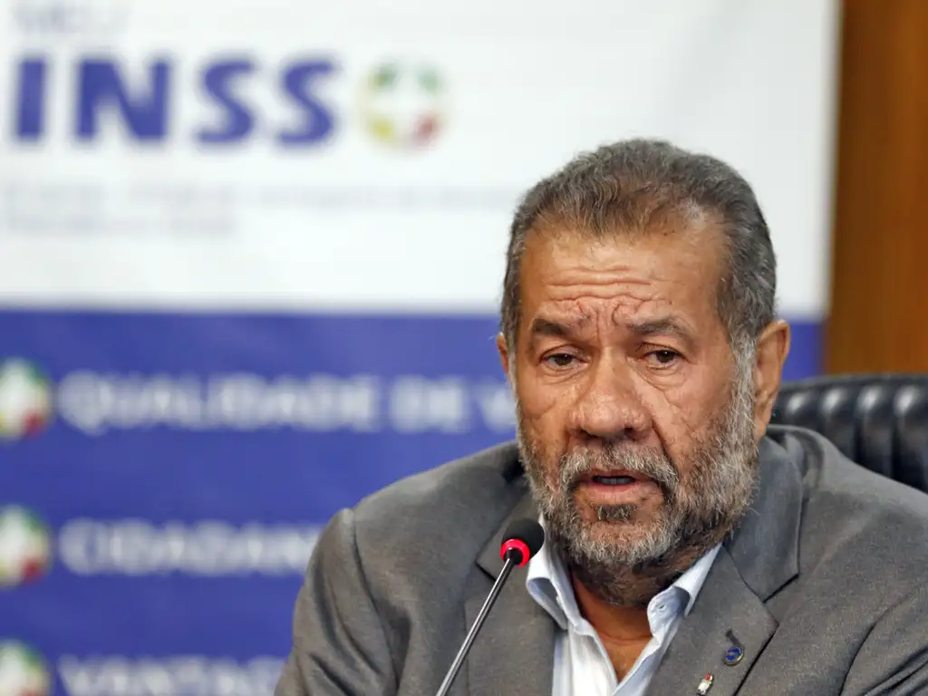 Carlos Luppi pede demissão do cargo de ministro da Previdência Social