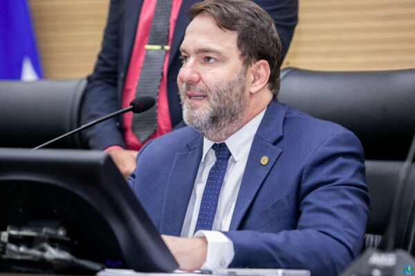 Presidente Alex Redano, solicita oferta de cursos profissionalizantes para Ouro Preto do Oeste