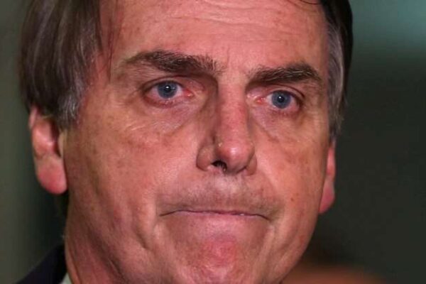Bolsonaro interrompe participação em evento por mal-estar e desmarca compromissos