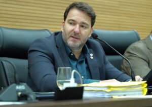www.deixaeutefalar.com.br Deputado Alex Redano cobra recuperação urgente da RO-408 entre Vila União e Campo Novo de Rondônia